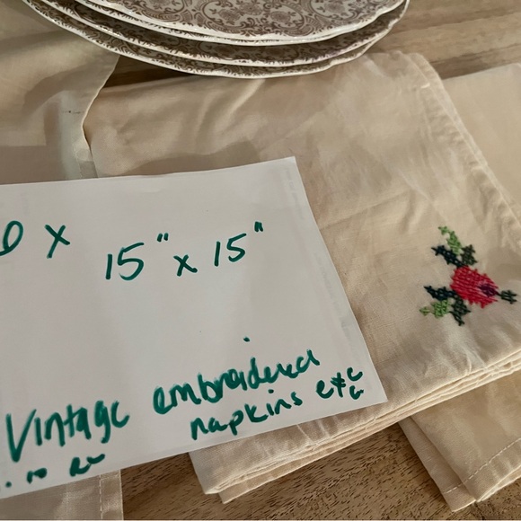 Vintage Set of 6 Embroidered Linen Napkins - Picture 4 of 14